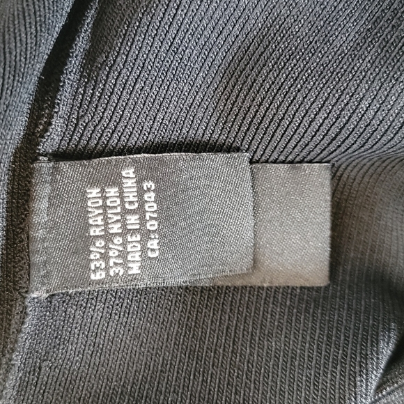 CYRUS Knits top. Black 3/4 length sleeve. Small - Picture 9 of 9